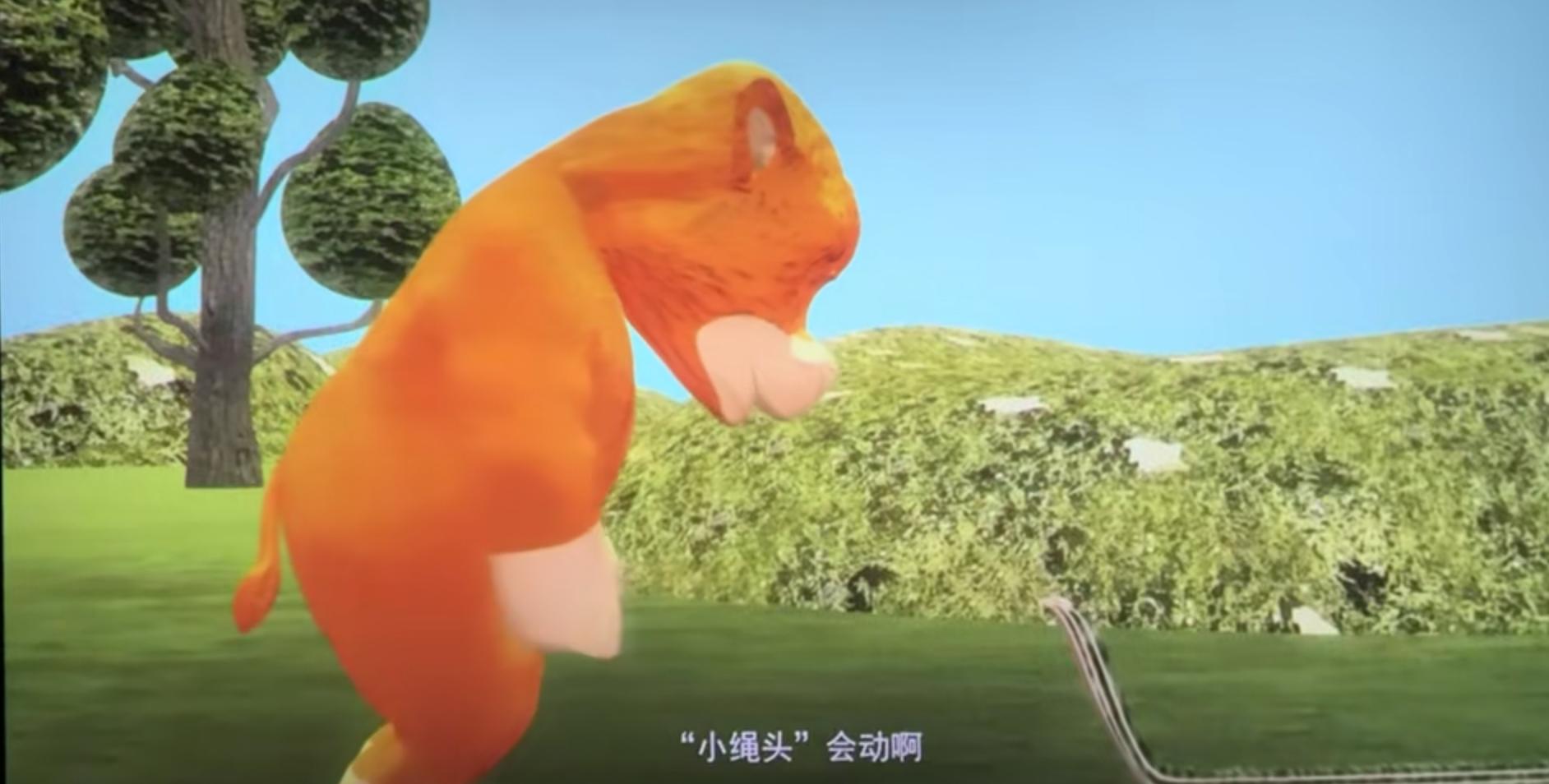 《牛來》劇照：小牛低頭看向草地上會動的細長物體