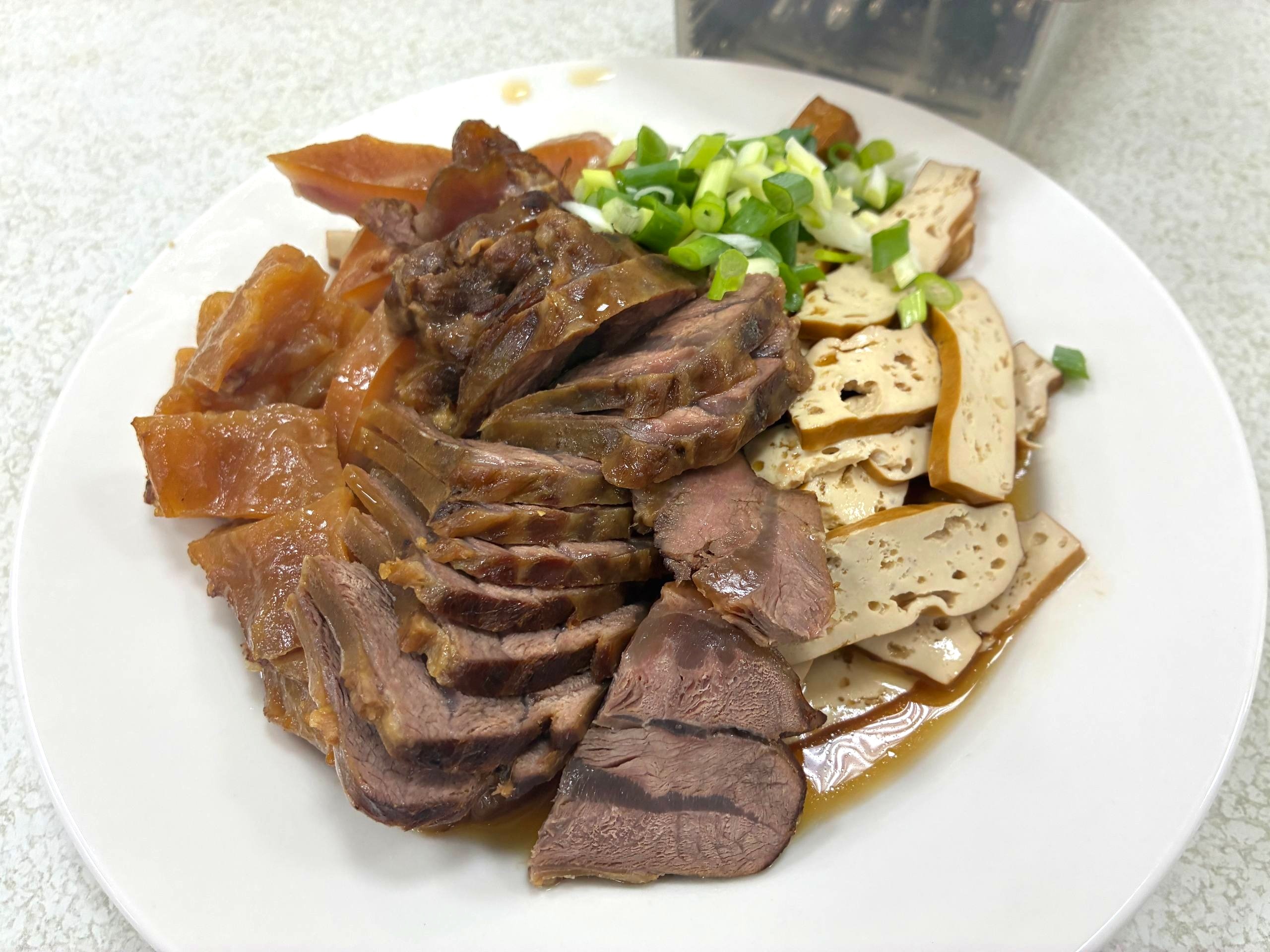 湖南味牛肉麵滷味拼盤