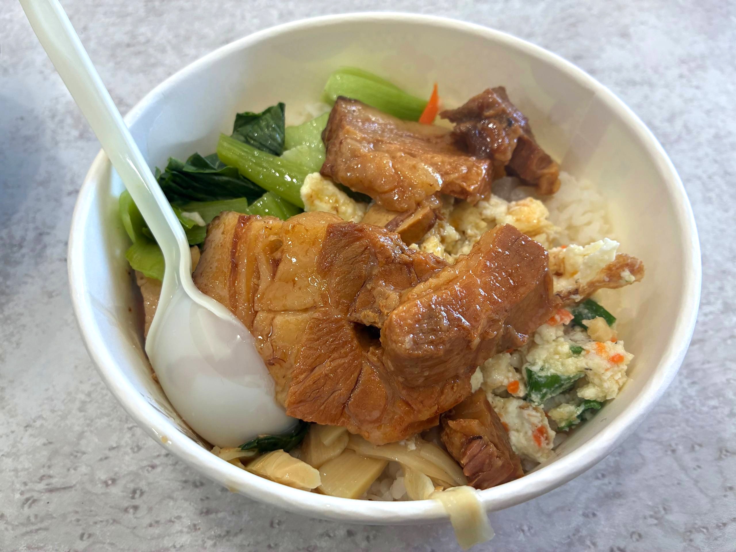 建華冰店的爌肉飯