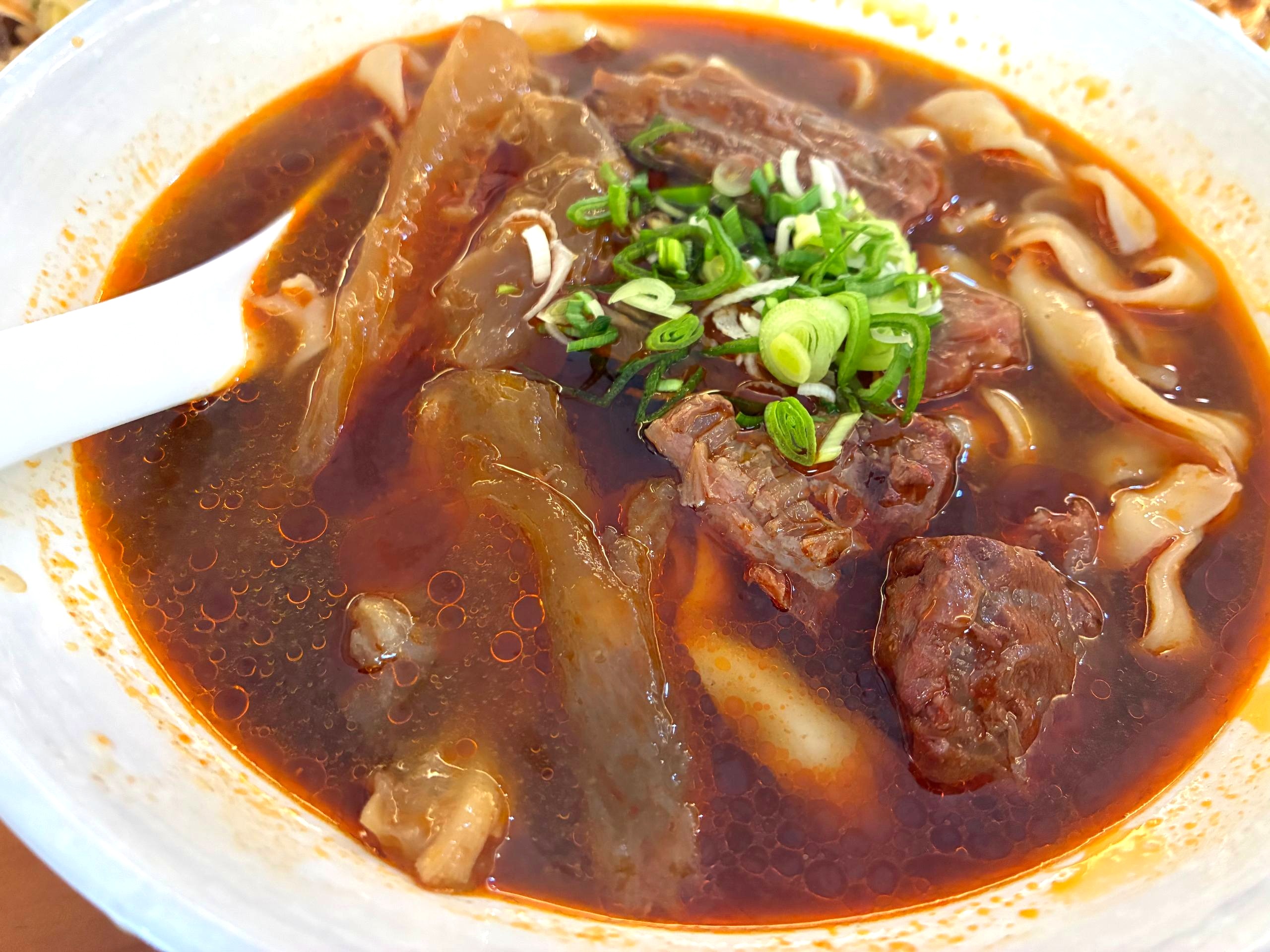 貳壹村的特濃紅燒牛筋牛肉麵