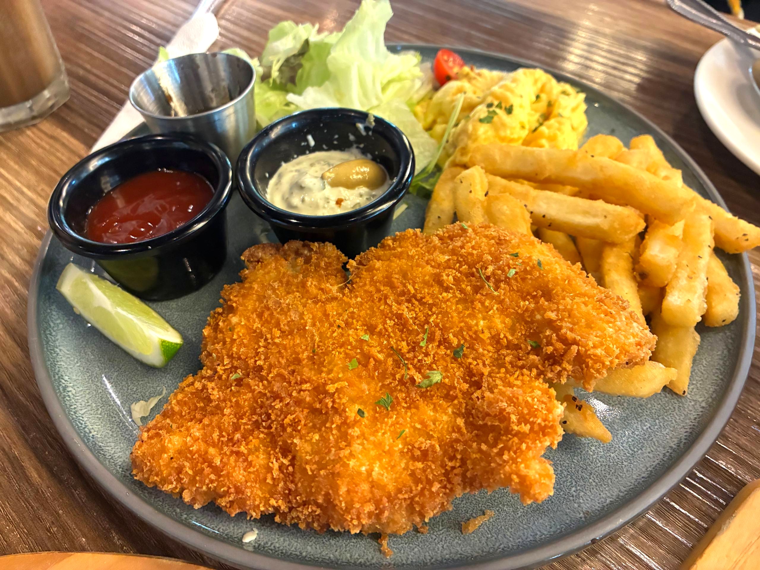 布娜飛的酥炸魚排佐塔塔醬