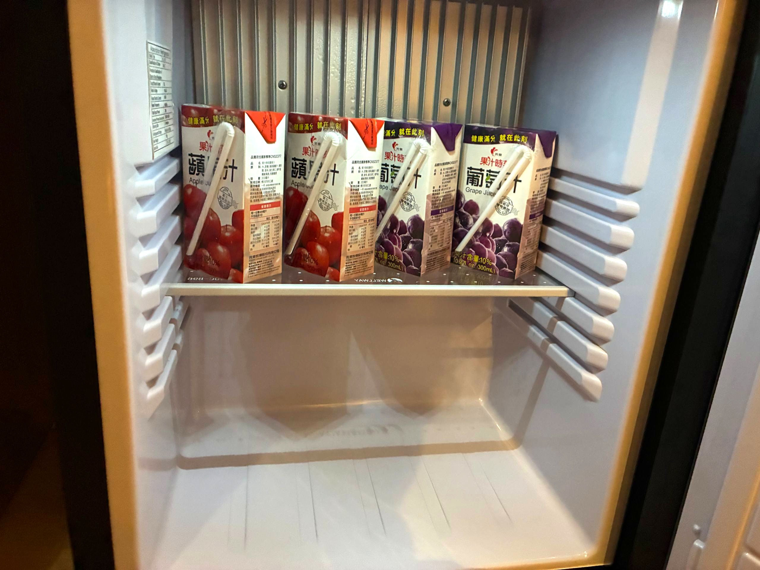 知本芙儷渡假酒店客房冰箱裡的果汁