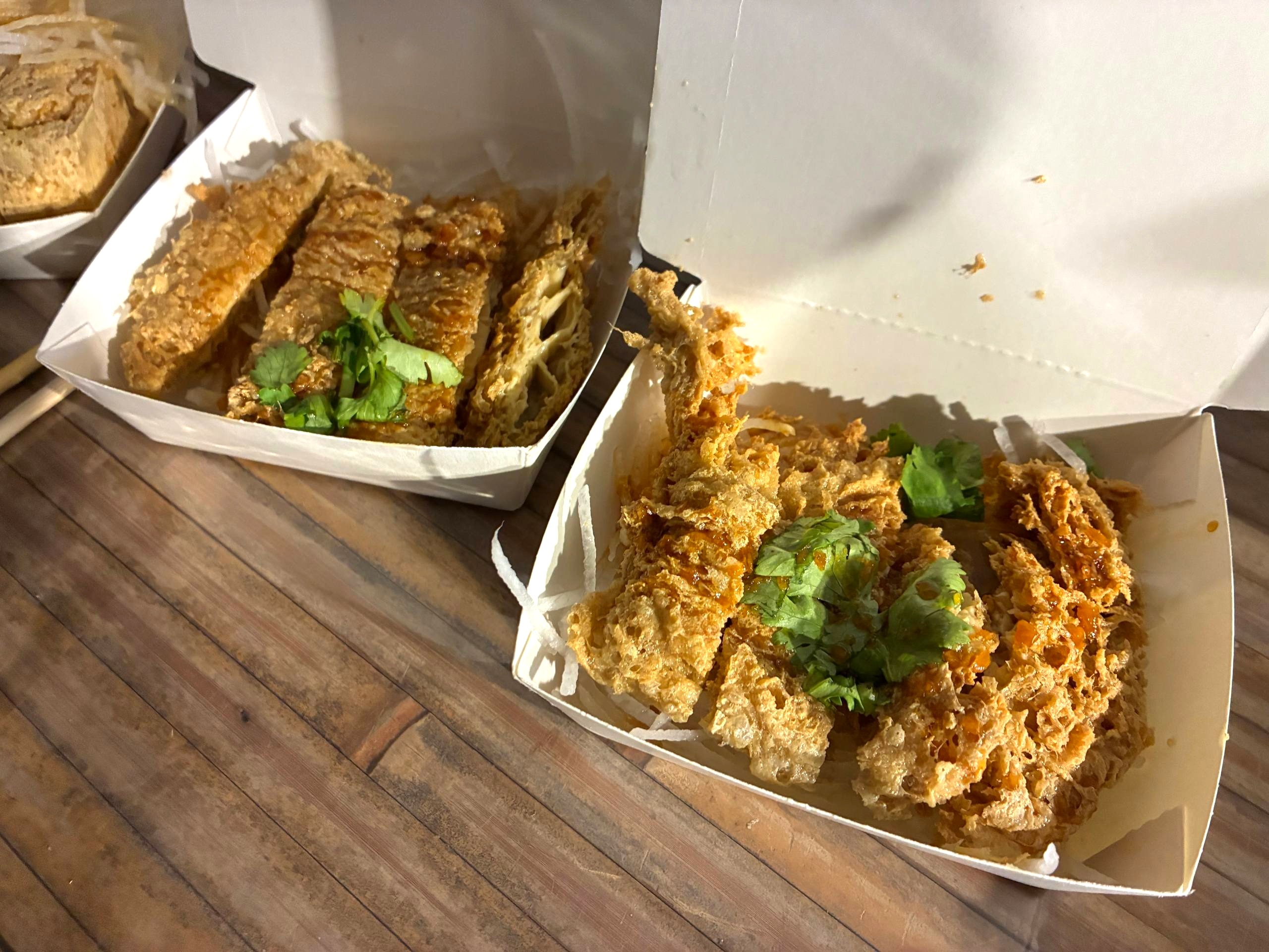 另外兩盒酥炸小吃