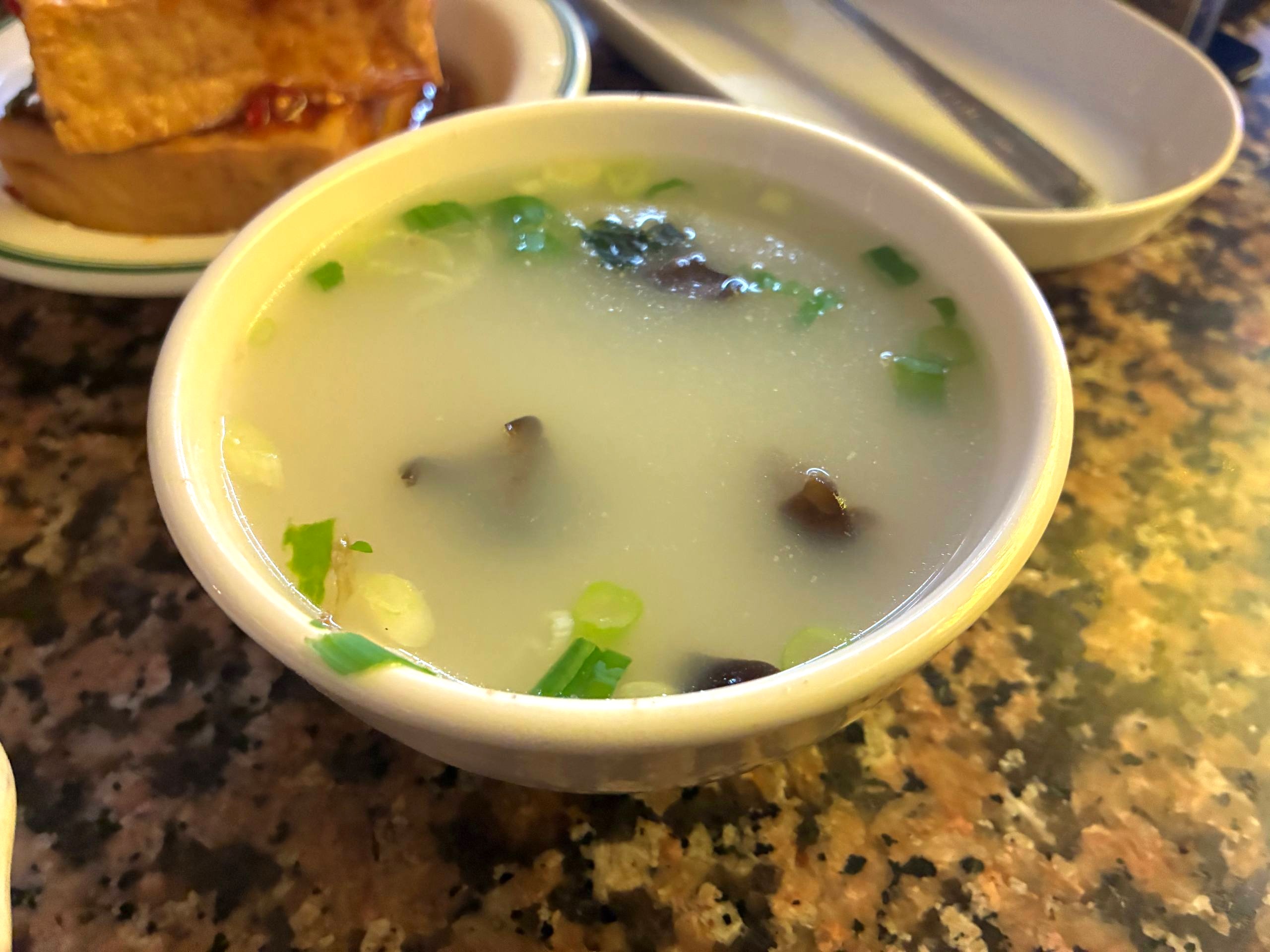 東一排骨的附湯