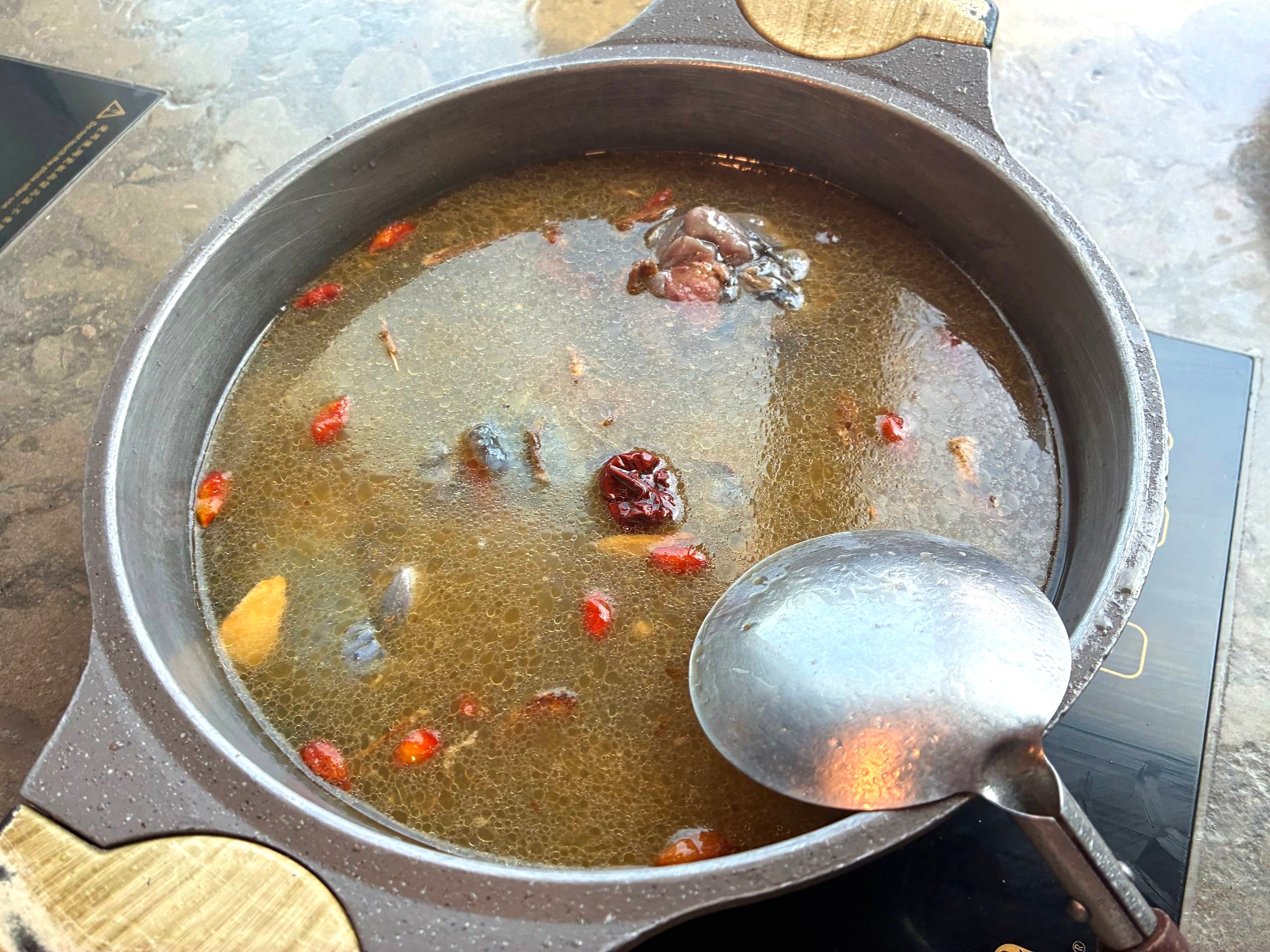 丹生炊事燒酒雞鍋
